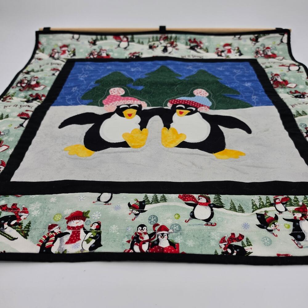 Vtg Handmade Quilt Wall Hanging Tapestry Christmas penguins - Picture 7 of 7